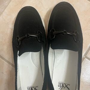 Women’s Sofft black fable loafer suede slip in shoe size 9. Worn 1 time